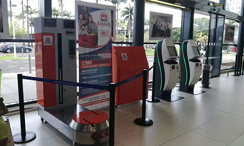 Luggage handling always a problem? This wrapping machine solves packaging challenges effortlessly!