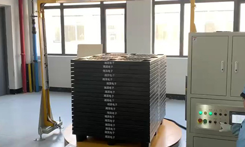 Side strapping + automatic film wrapping completed in one stop? The sword-piercing film wrapping machine provides an efficient solution for whole-pallet packaging