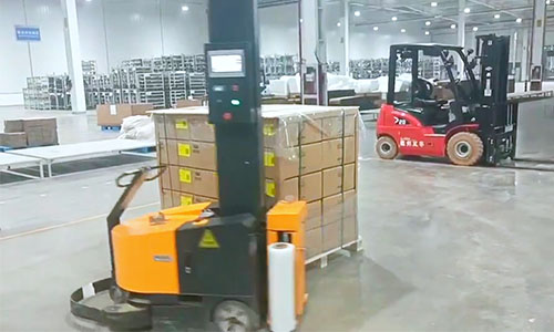 Is your packaging site unstable? Self-propelled wrapping machines make wrapping flexible and efficient.