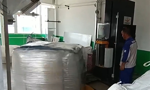 A wrapping machine safe for use in dusty workshops, featuring an explosion-proof structure suitable for high-risk shipments.