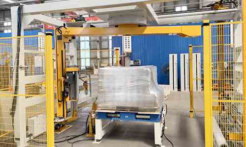 From film wrapping to top covering in one step, how does the fully automatic cantilever top covering wrapping machine ensure cargo safety?
