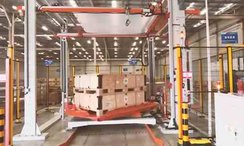 Fast production line output? online top-sheet wrapping machine enables continuous automatic pallet packaging